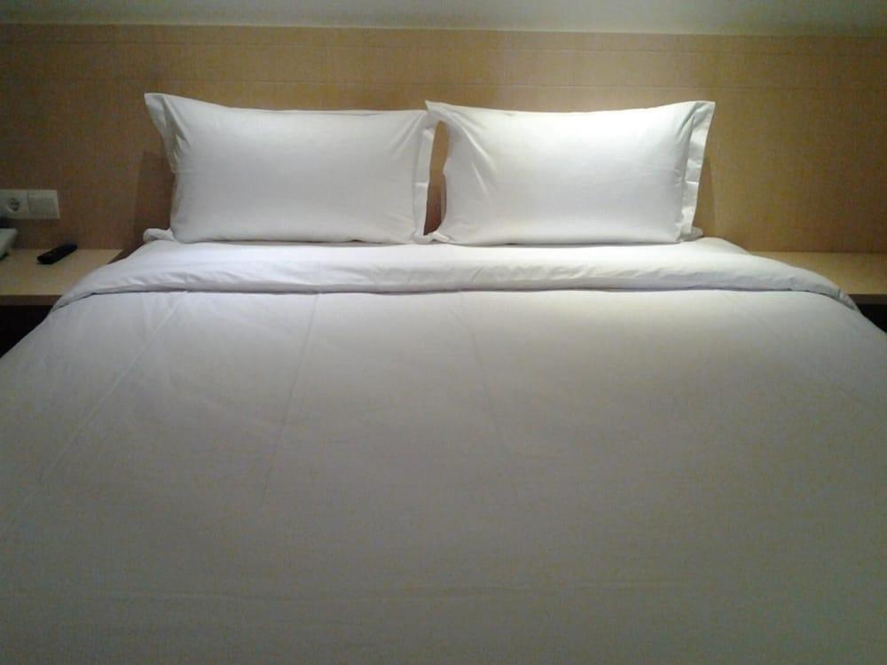 Zodiak Asia Afrika By Kagum Hotels Bandung Esterno foto